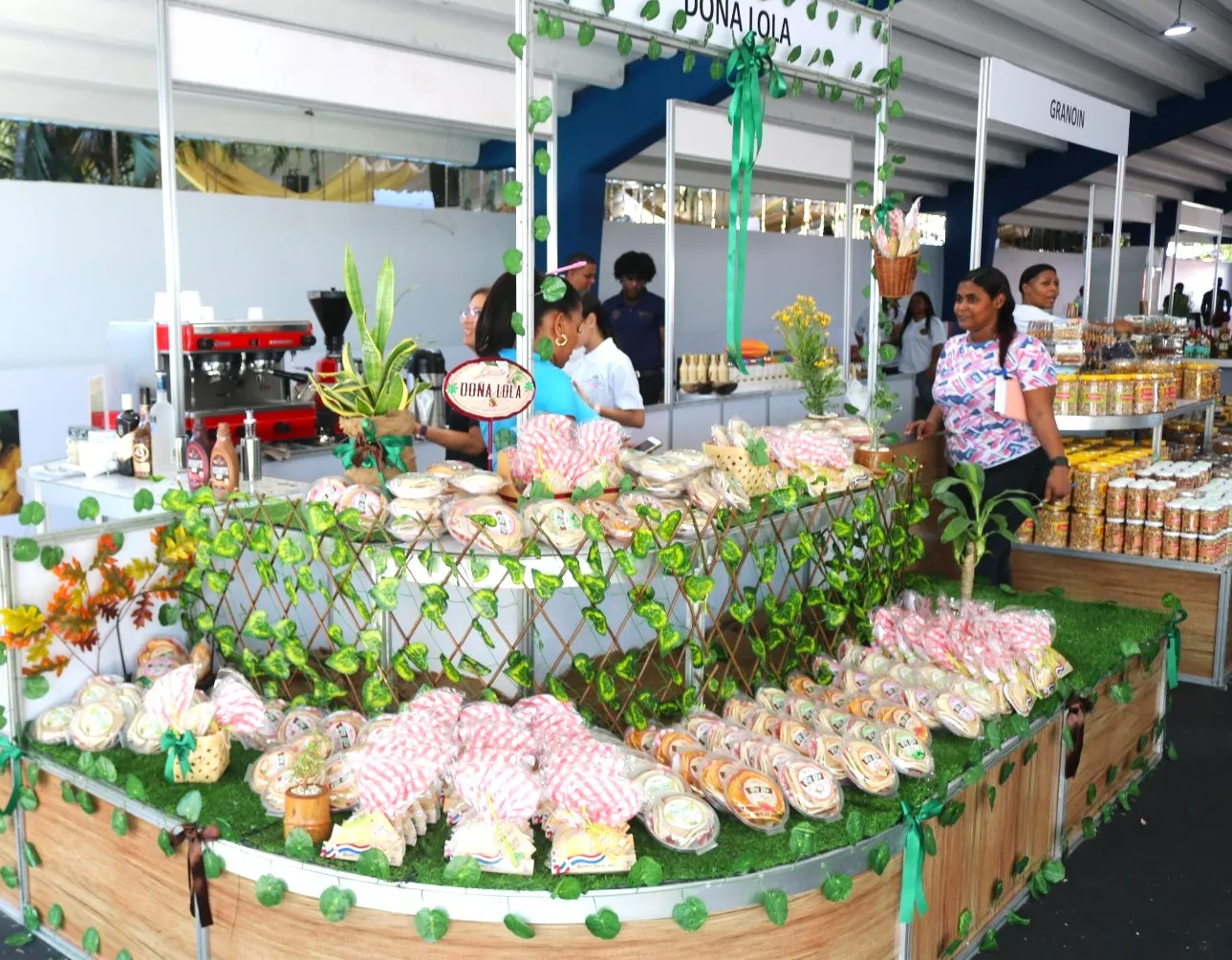 Emprendedores, micro empresas y peque?as asociaciones de productores se benefician con ventas en la Feria Agropecuaria 2024